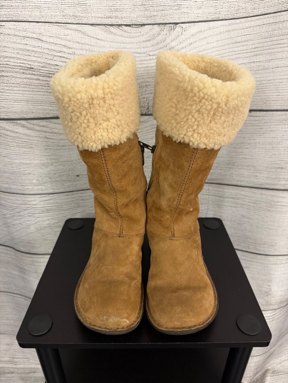 UGG Karyn Cuff Sheepskin Boot Size 8
